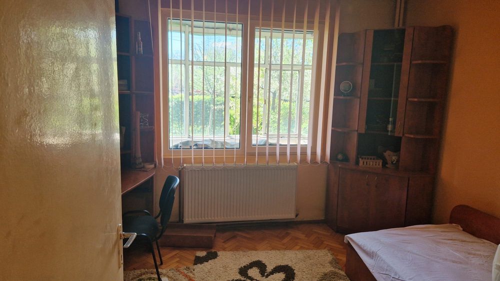 Apartament 3 camere de vânzare - proprietar - 1