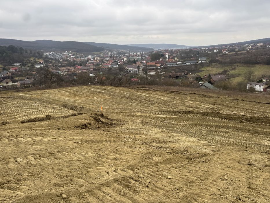 Vand teren intravilan in Livezeni - 1