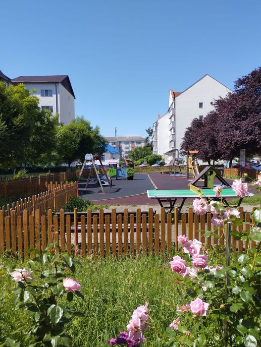 Proprietar - vând apartament 2 camere decomandat, etaj 1, zona Big, str St. O. Iosif colț cu Violetelor - 1
