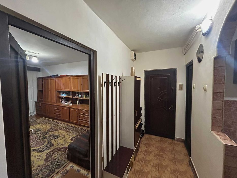 Apartament 3 camere de vânzare -spațios, luminos, balcon mare - str. Cutezanței - 1