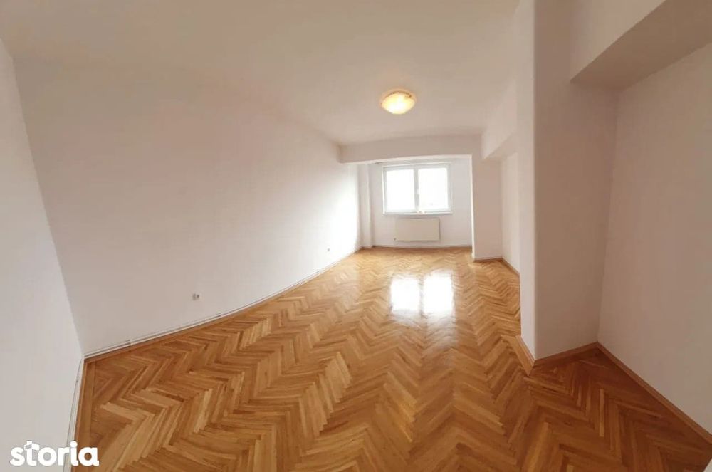 Vand apartament 4 camere centru, decomandat, amenajat,etaj intermediar - 1