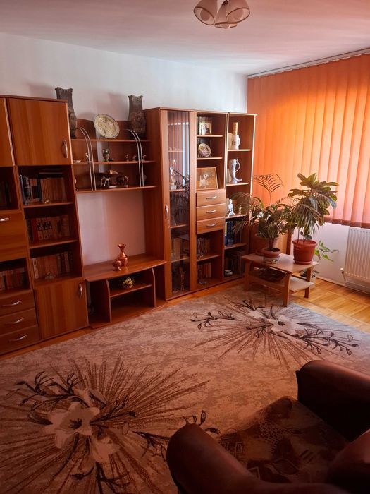 Apartament cu 3 camere de vanzare - 1