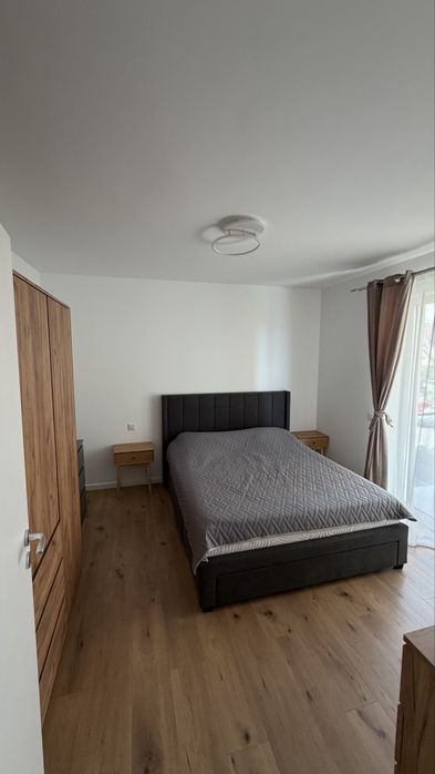 Apartament de inchiriat cu 2 dormitoare+ living cu bucatarie , 2 bai si parcare.. bloc nou, zona Decebal - 1