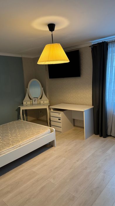 Inchiriez apartament cu 3 camere zona semi centrala - 1