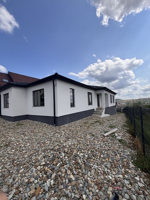 Casa individuală nouă modernă parter /228 mp construiți / 186 mp utili/ Teren 700 mp/ View panoramic asupra orașului Bistrița / Aleea Răsăritului . - 1